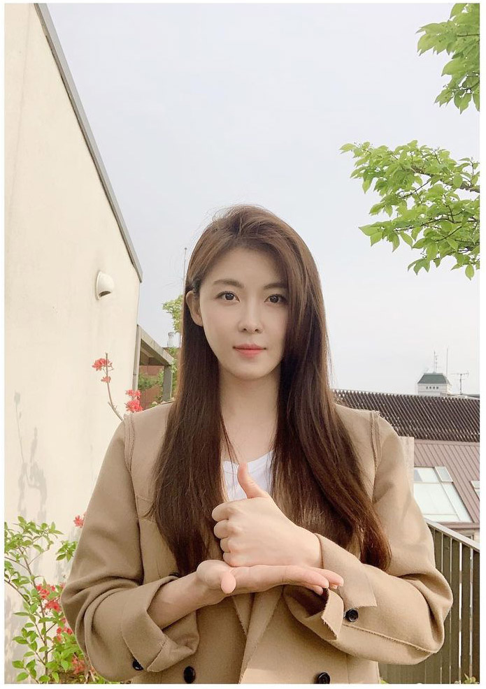 河智苑會用冷水洗臉縮小毛孔