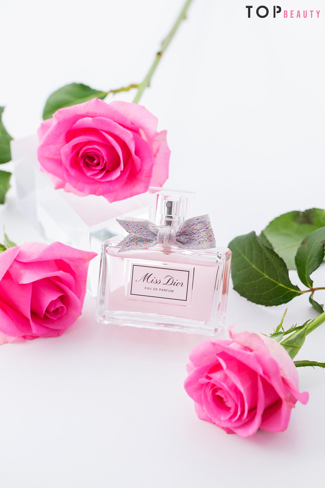 Miss Dior 香薰換上以織花製成的蝴蝶結