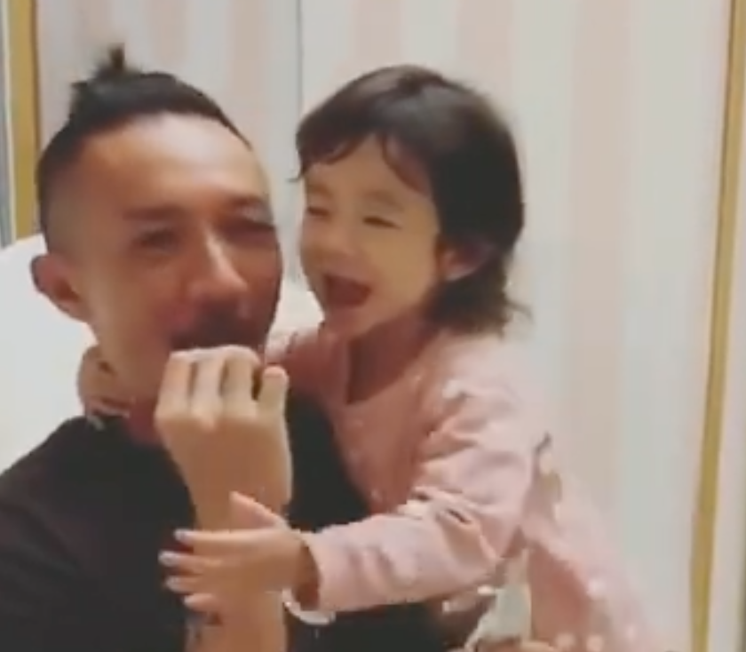 張繼聰女兒為了美味朱古力做出不同搞鬼甫士