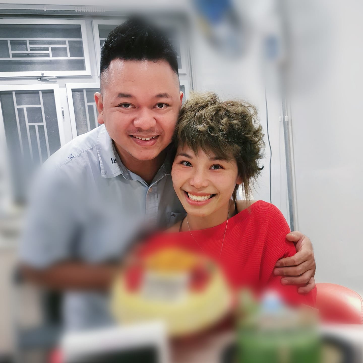 黃亞保(保哥)最初覺得太太Rebecca似陳妙瑛。