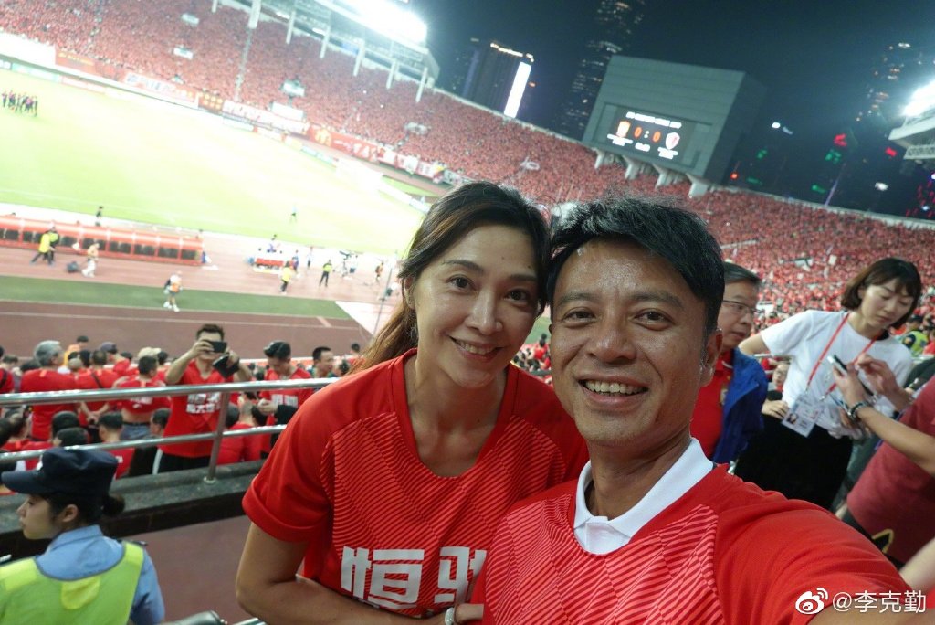 李克勤北上工作,太太盧淑儀也陪同前往。