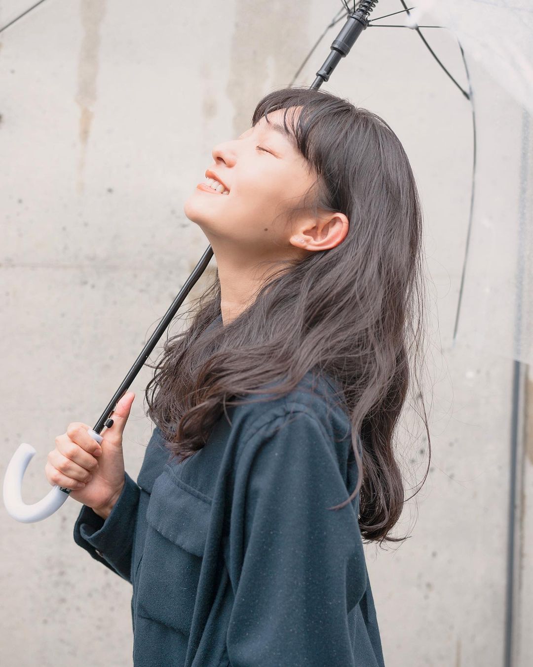 黑茶色令髮型看起來更顯層次