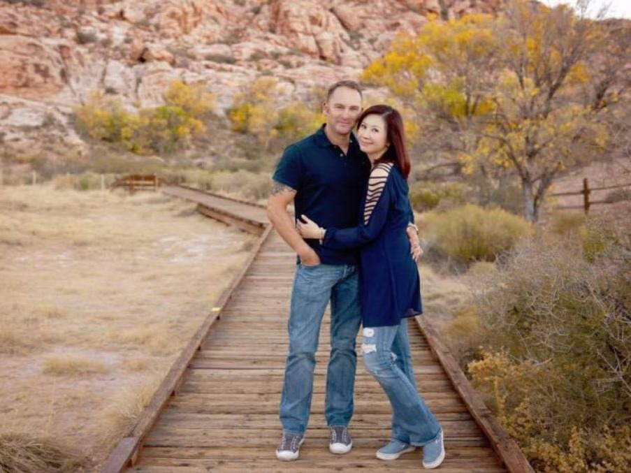 現任丈夫Gavin本身也有兩名女兒,而楊寶玲帶著與第二任丈夫所生的兒子Nathan改嫁