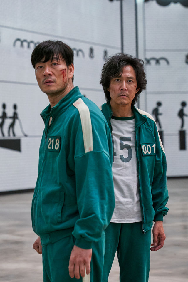 吳一男將印有1字的外套讓給成奇勳