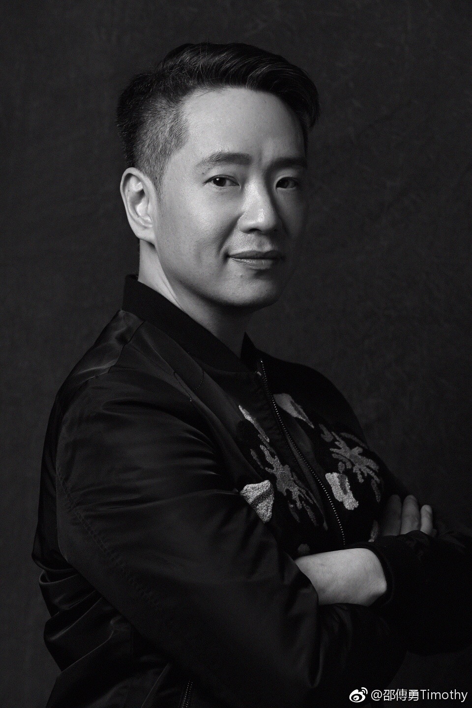 相信很多人都不知道,其實邵傳勇曾為大戶人家之子