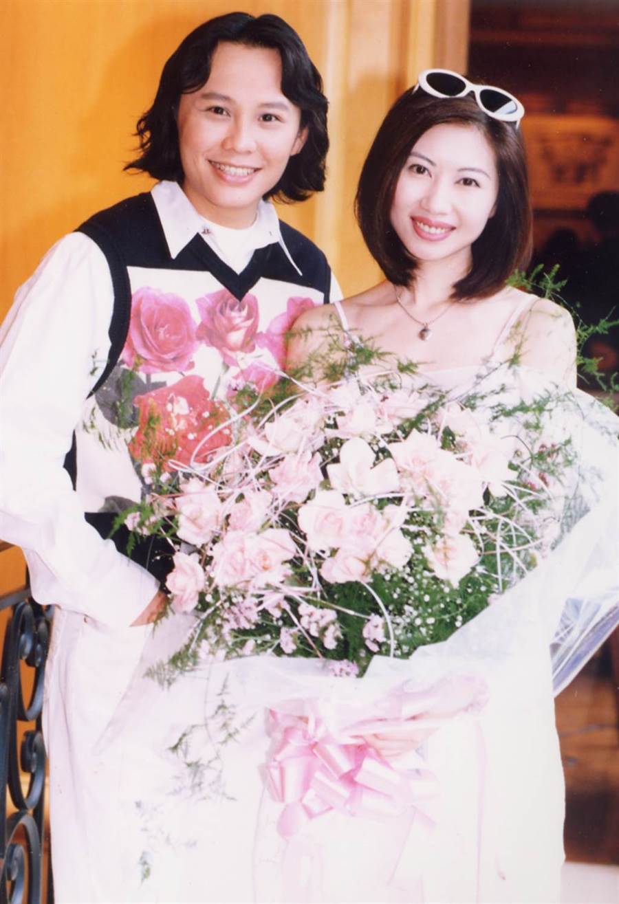 她於1994年與音樂人陳容森在澳洲秘婚,可惜婚姻只維到1997年便宣布離婚