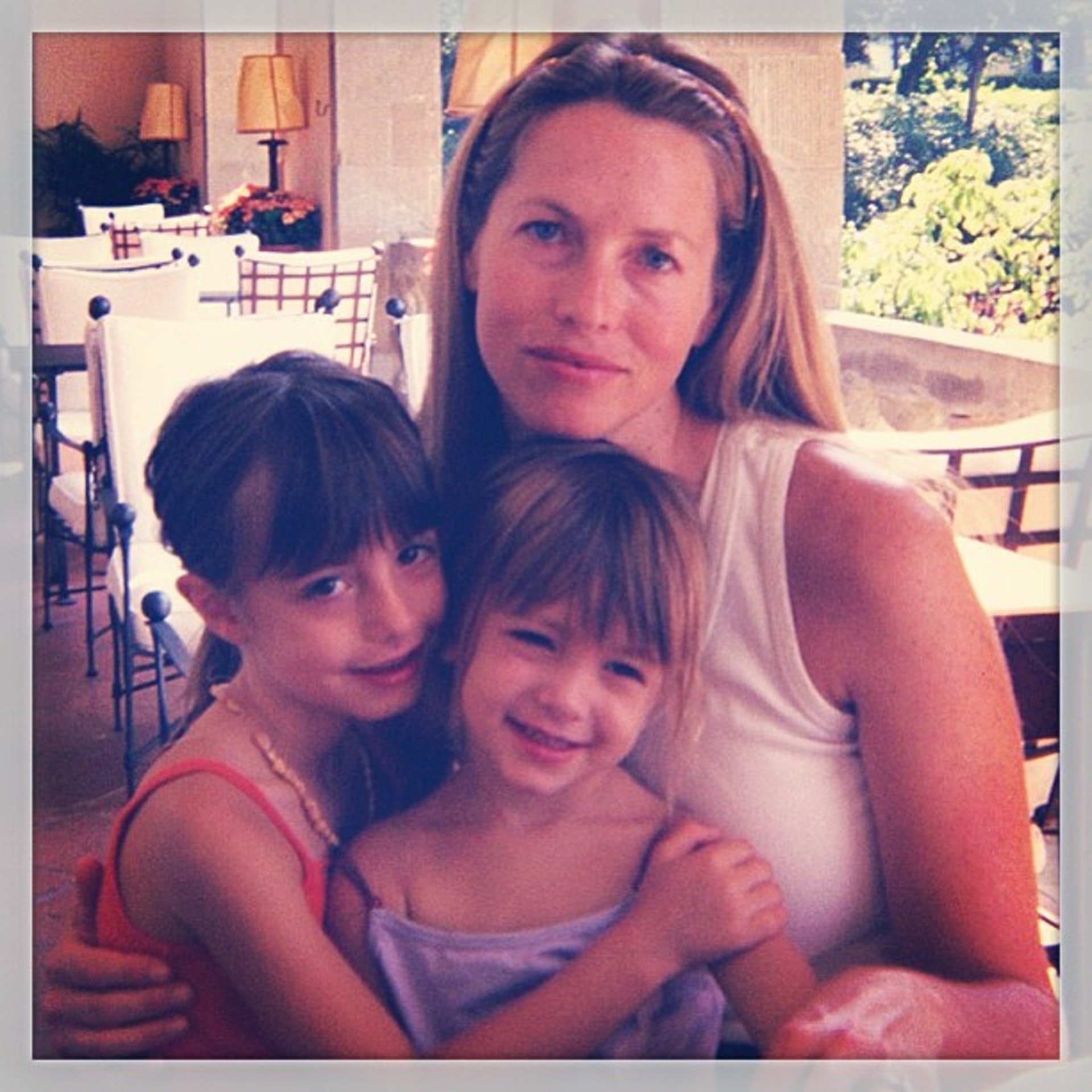 Laurene Powell Jobs與兩名女兒。