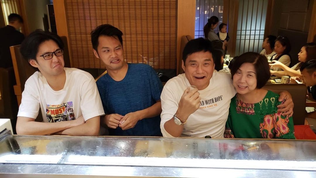 王俊棠一家非常鬼馬。