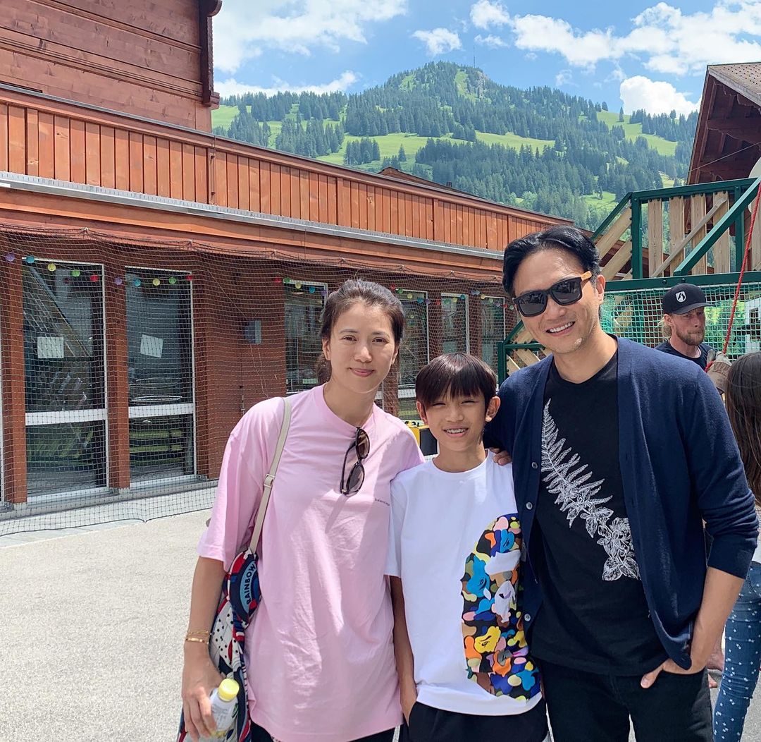 張智霖一家三口去旅行