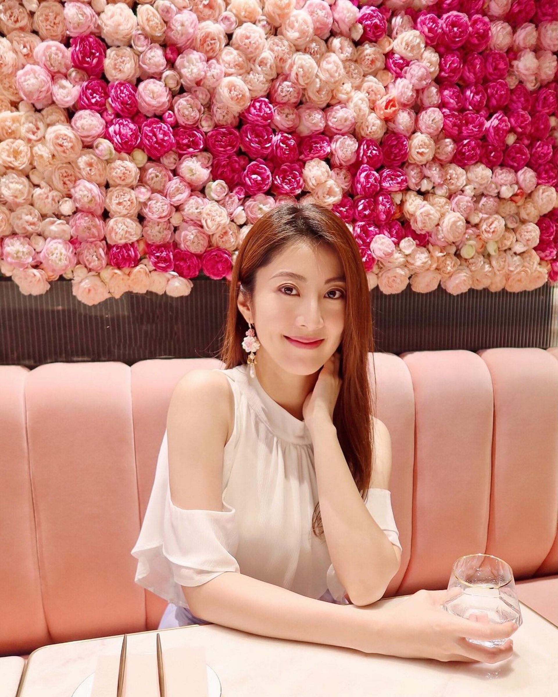 謝芷倫早年憑著TVB處境劇《愛.回家之開心速遞》裡面飾演大小姐的秘書林美香Mandy一角成功入屋