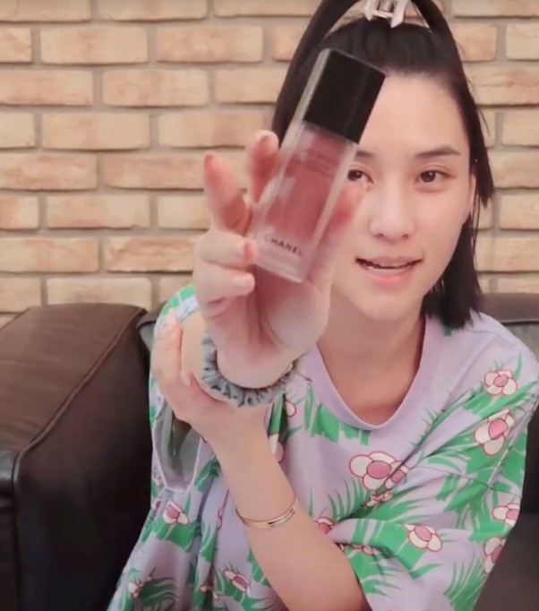 CHANEL LES BEIGES有白裡透紅妝效