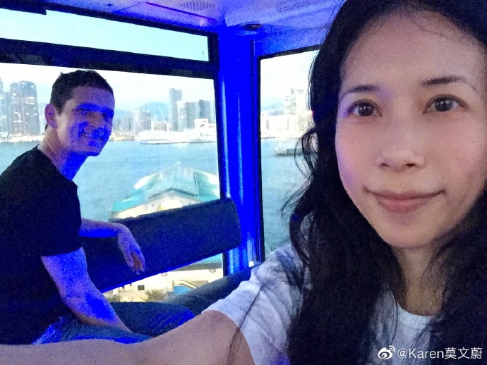 莫文蔚(Karen)在結婚10周年發佈與初戀老公Johannes的多張照片。
