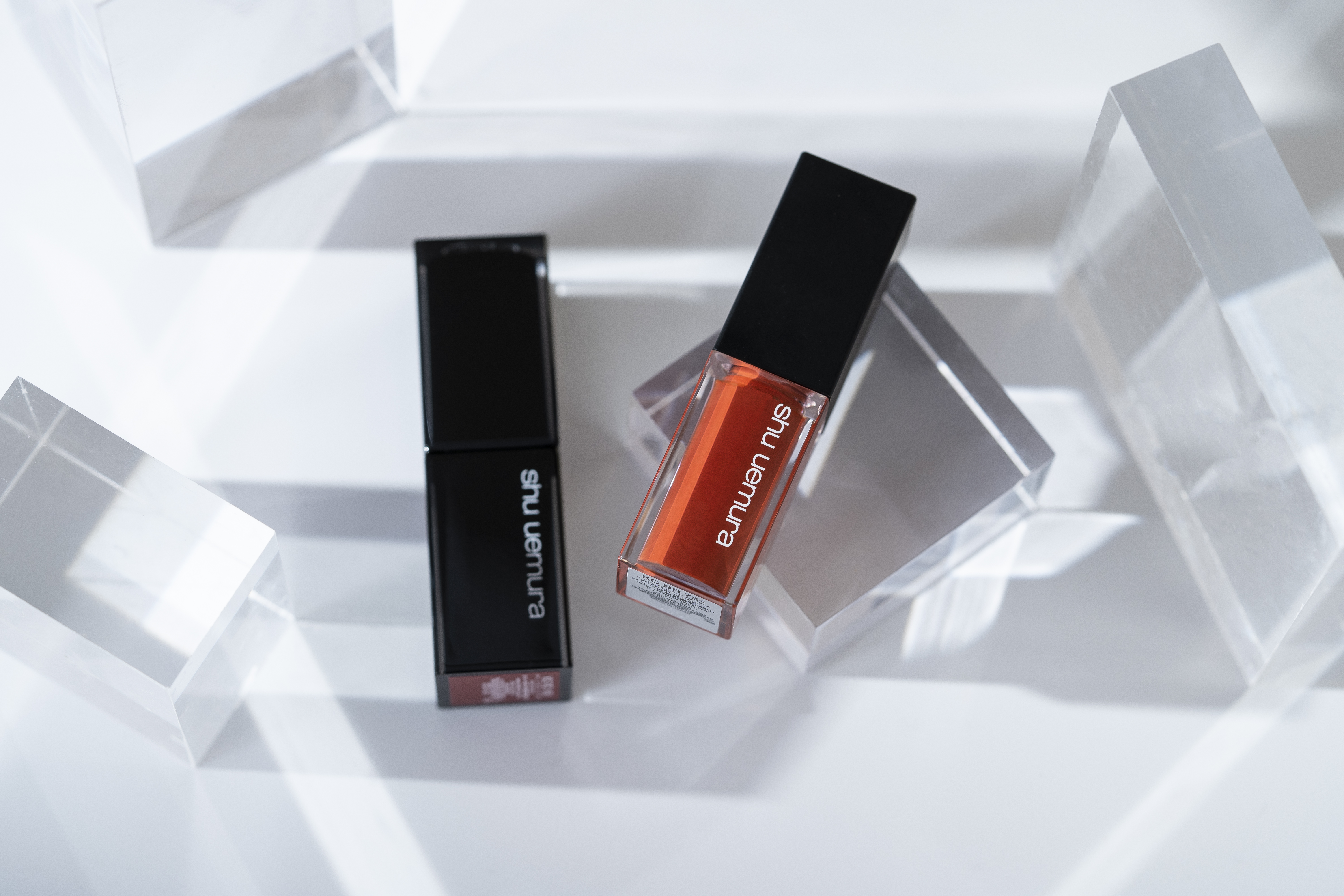 Shu uemura 無色限絹感唇釉(RD169) $210;無色限絹感唇釉(BR784) $285