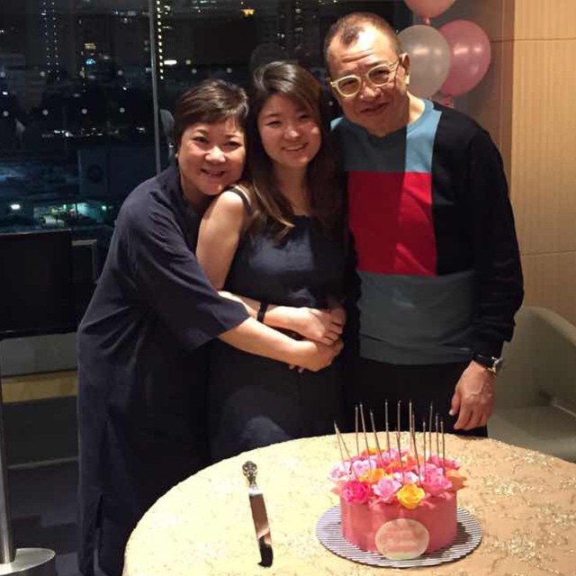 許紹雄一家三口合照。