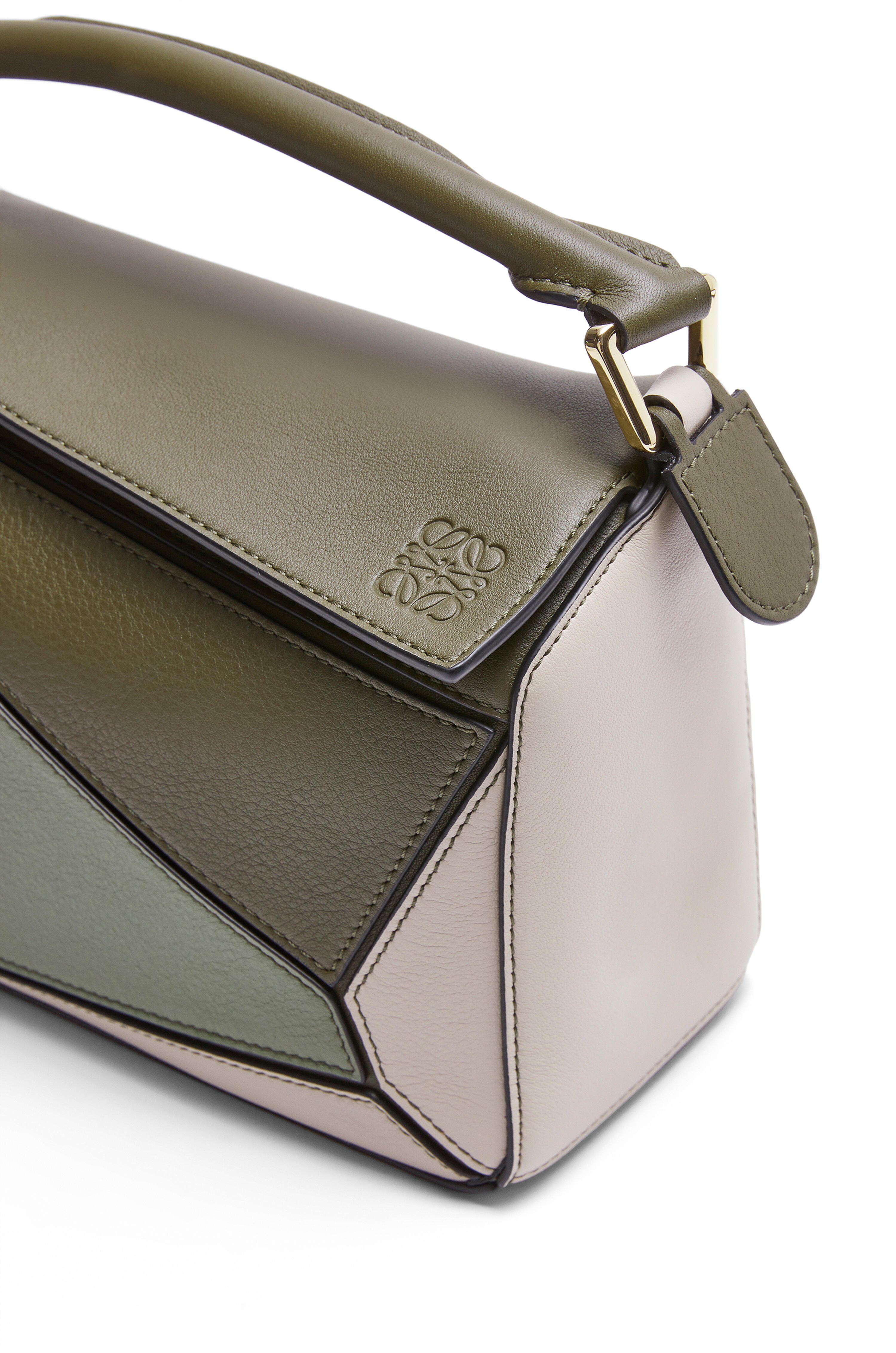 LOEWE Puzzle bag 拼色亦多女生喜歡。
