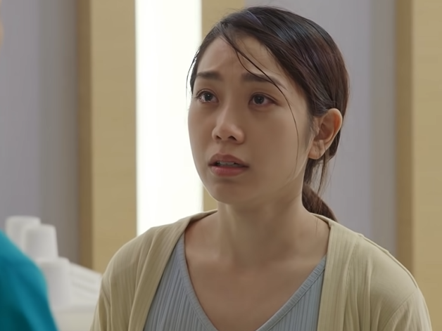 《星空下的仁醫》姜麗文強忍淚水。