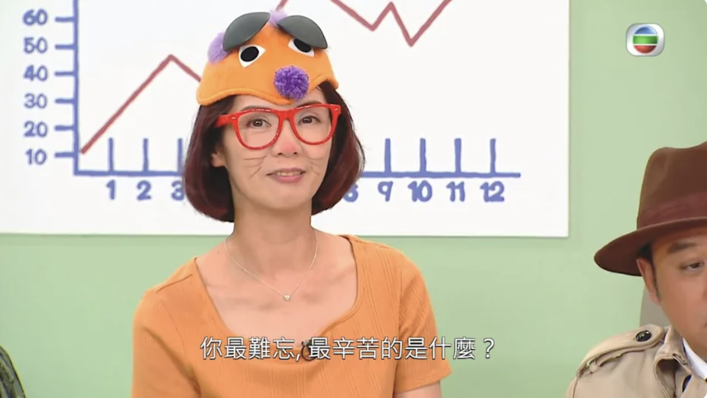 張沅薇以當年「四眼鼠」的打扮現身