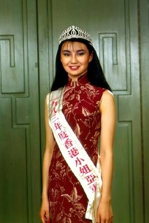1983年，張曼玉回流香港參選香港小姐奪得亞軍繼而進入娛樂圈