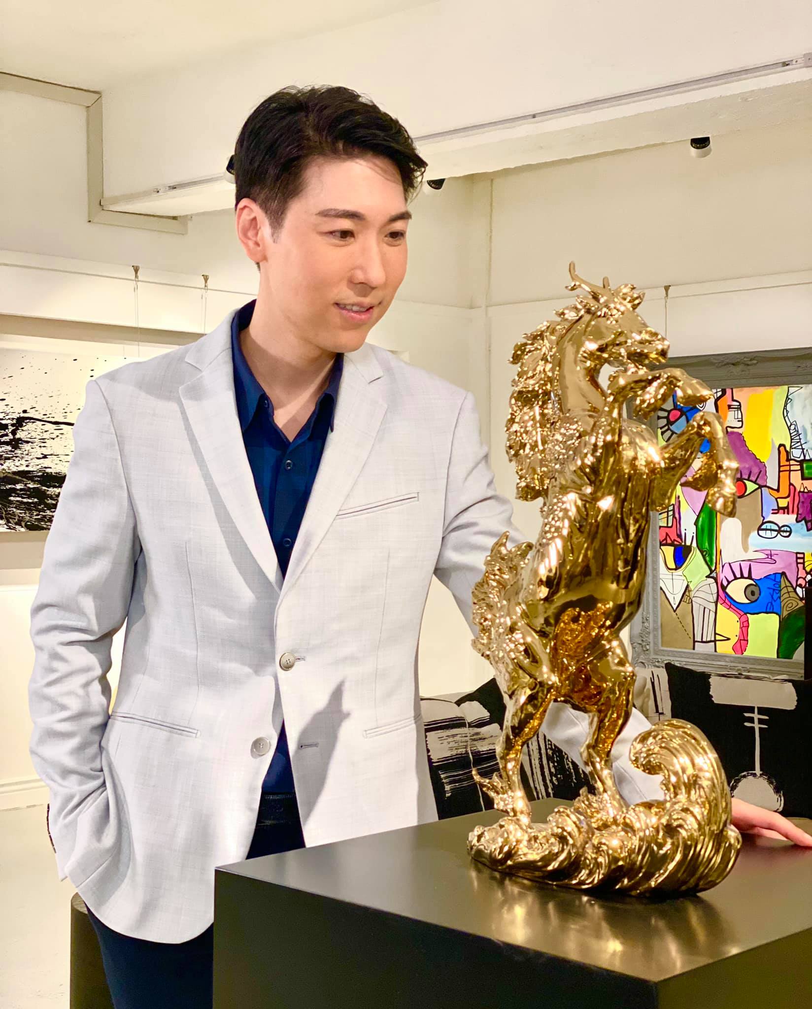 獲得「現場最具人氣香港先生」獎項,但足以讓他對演藝事業產生興趣,最終決定放棄高薪厚職入行