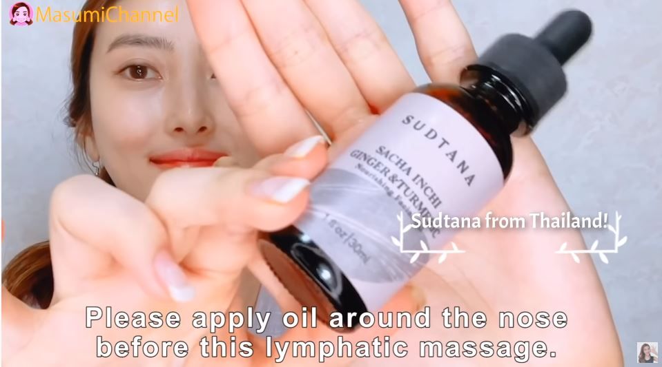 做收窄鼻子操前先塗抹護膚油在鼻子上有助增加潤滑度