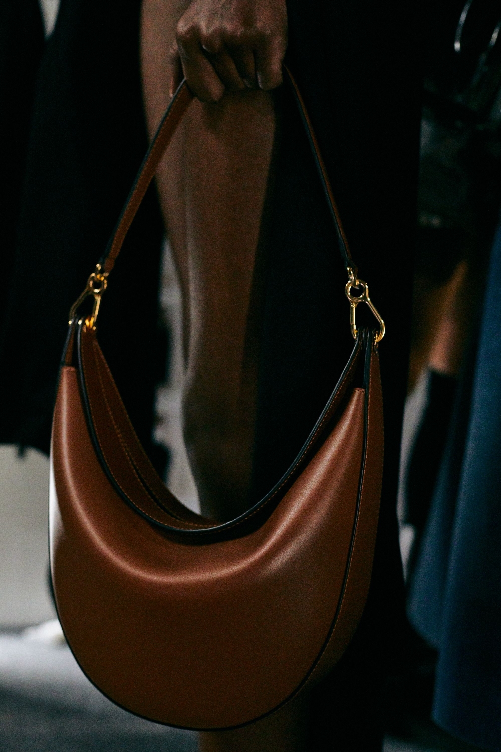Loewe勾畫時尚形態