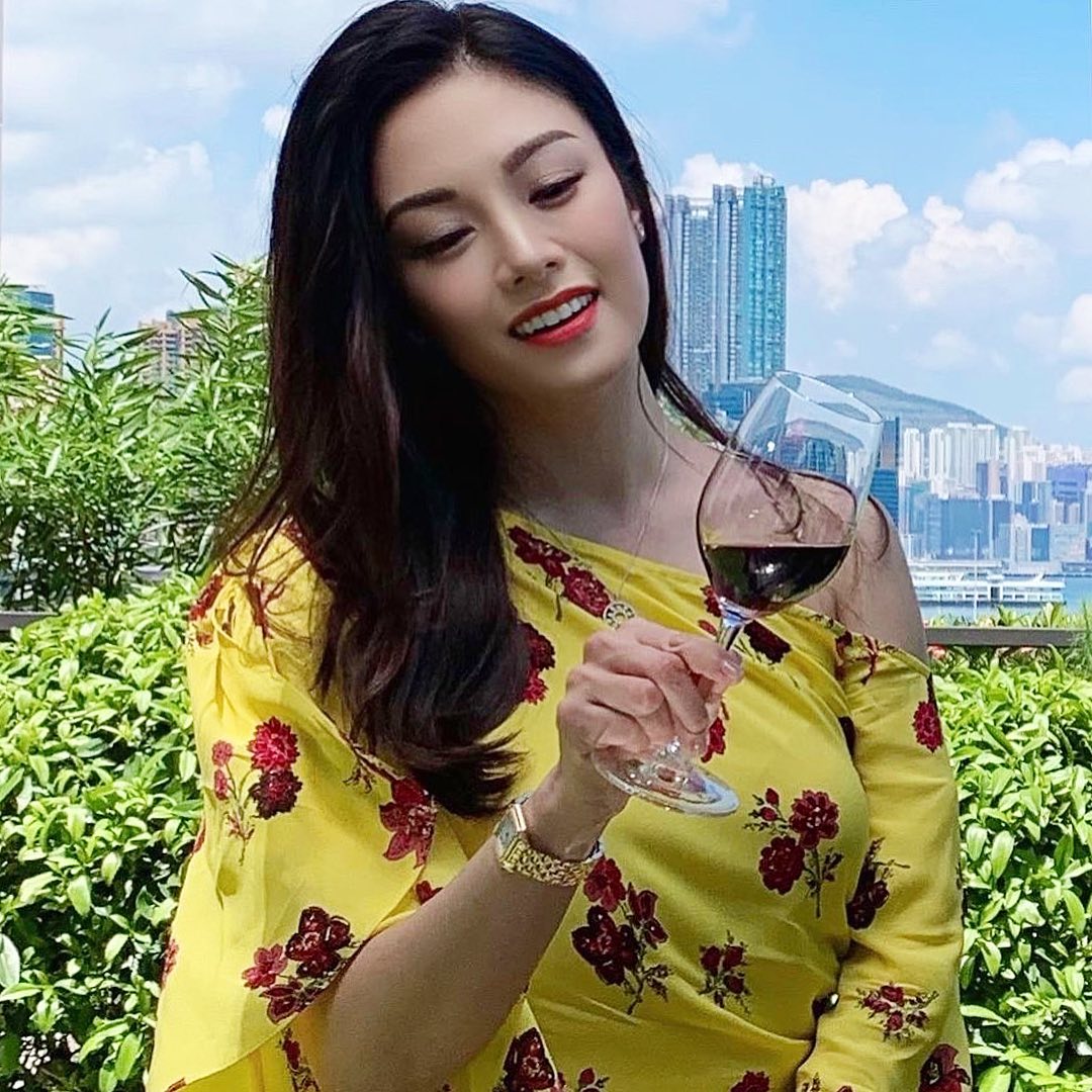 廖碧兒認為紅酒能減齡抗衰老