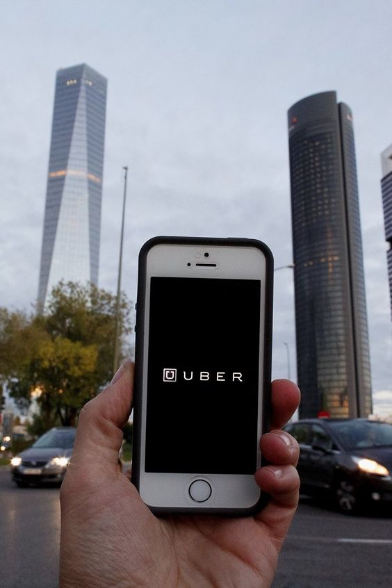 儲蓄要停止買的商品五:的士、Uber。