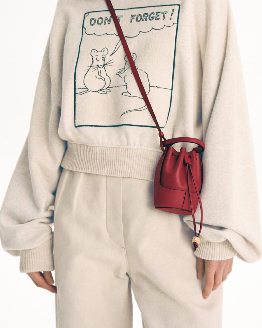 LOEWE Balloon手袋亦有MINI款式。
