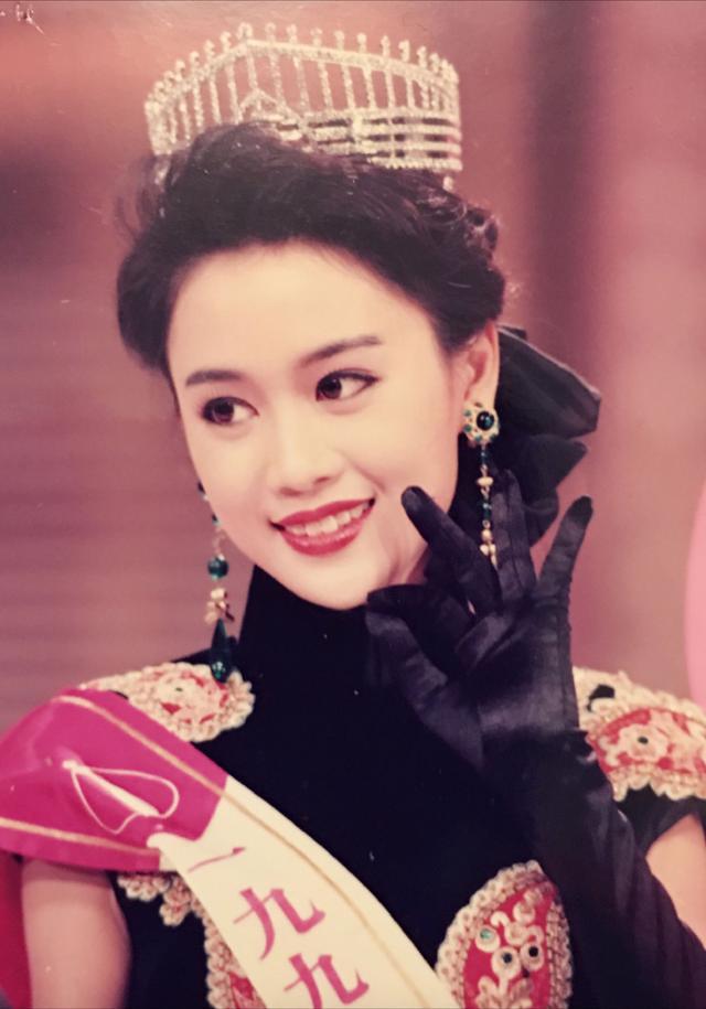 1990年參加香港小姐競選獲得季軍後加入TVB開始演藝之路