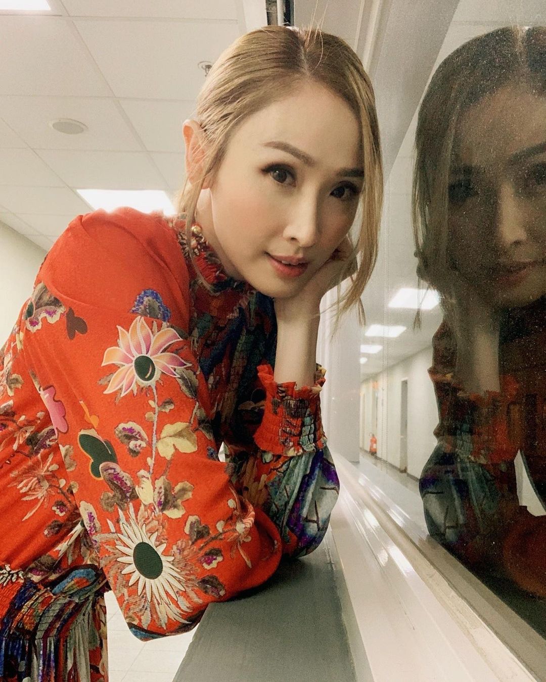 現年42歲的陳貝兒,初入行就為有線娛樂新聞台擔任第一代娛樂新聞主播
