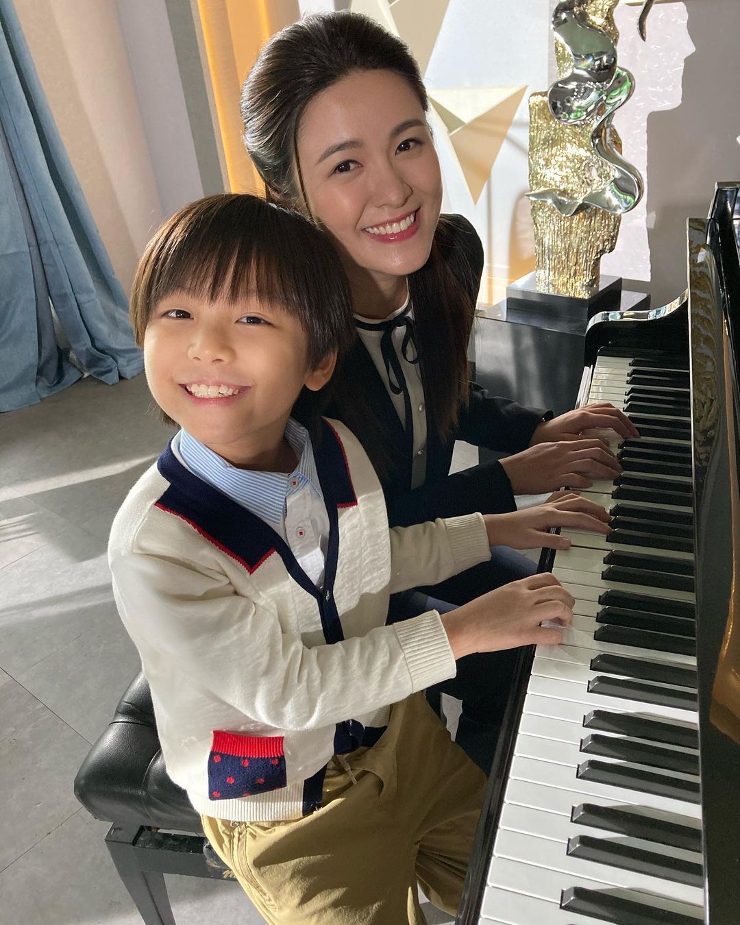 何珀廉與江嘉敏以四手聯彈