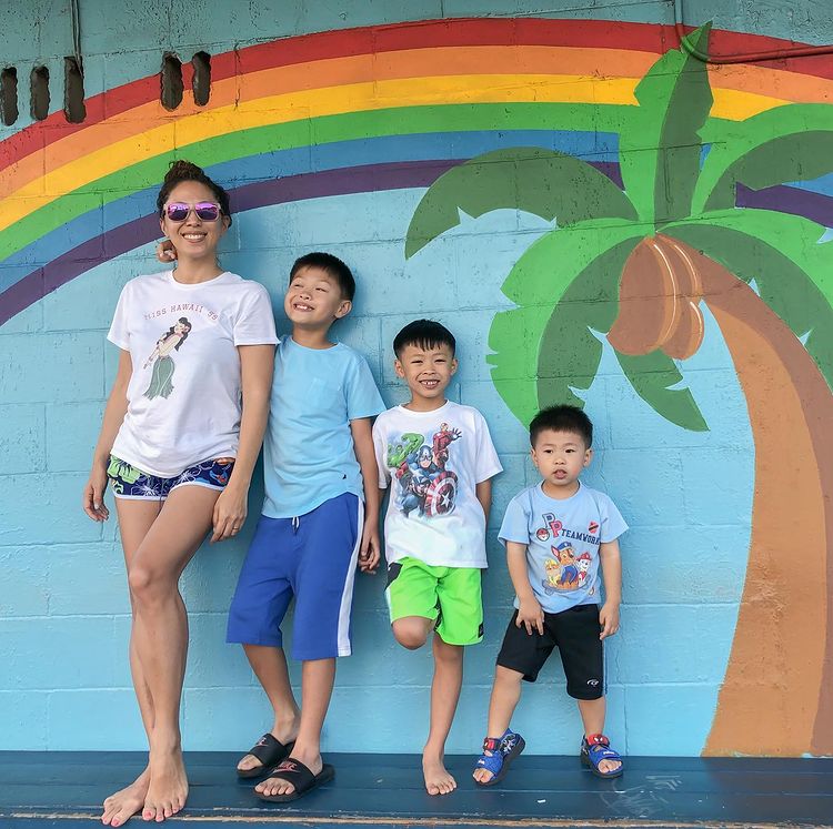 李樂詩2008年與圈外美籍華人Ted Lee結婚先後誕下三個兒子