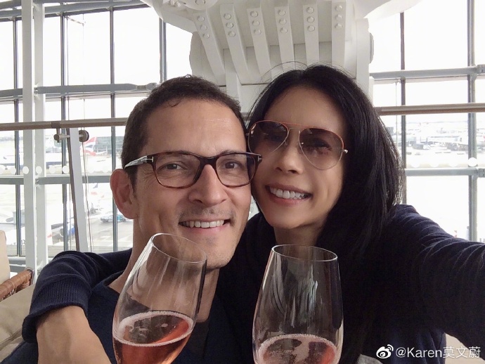 莫文蔚(Karen)與老公Johannes間中都會喝酒。