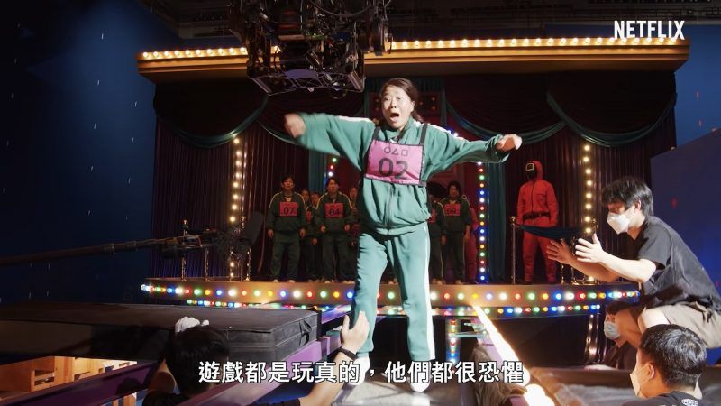 《魷魚遊戲》中的玻璃橋遊戲是真實搭建