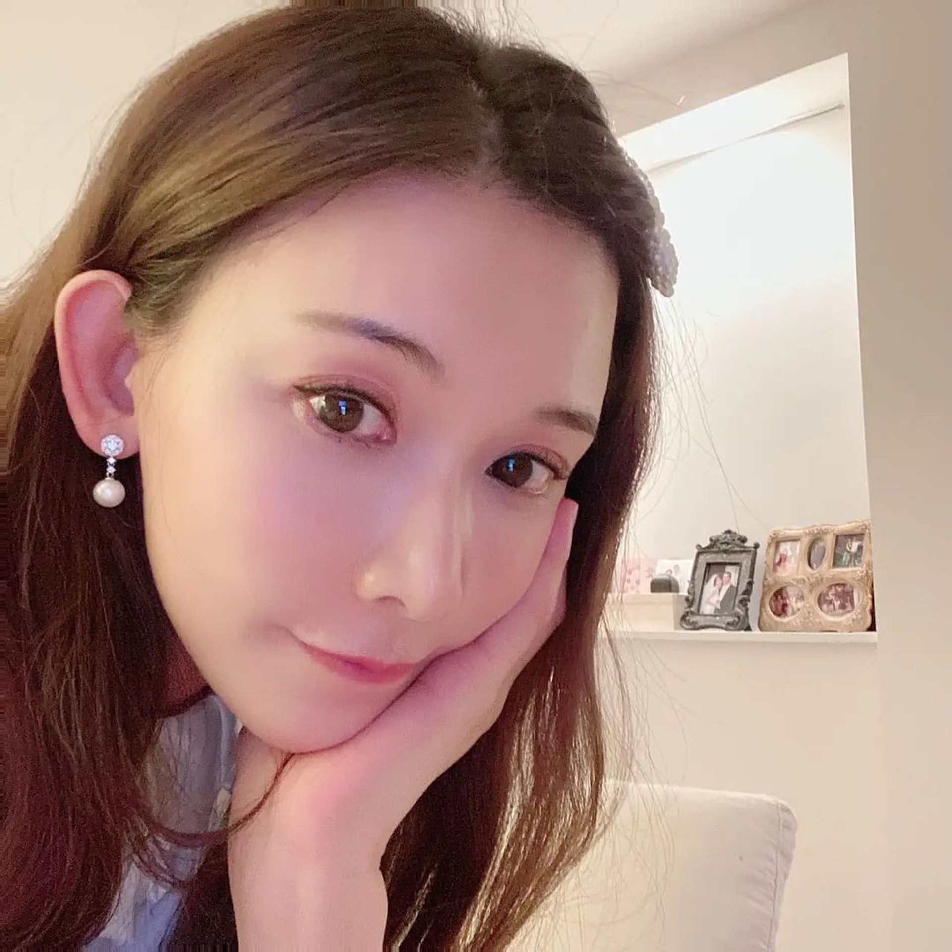 林志玲47歲生日自拍惹網民猜測!