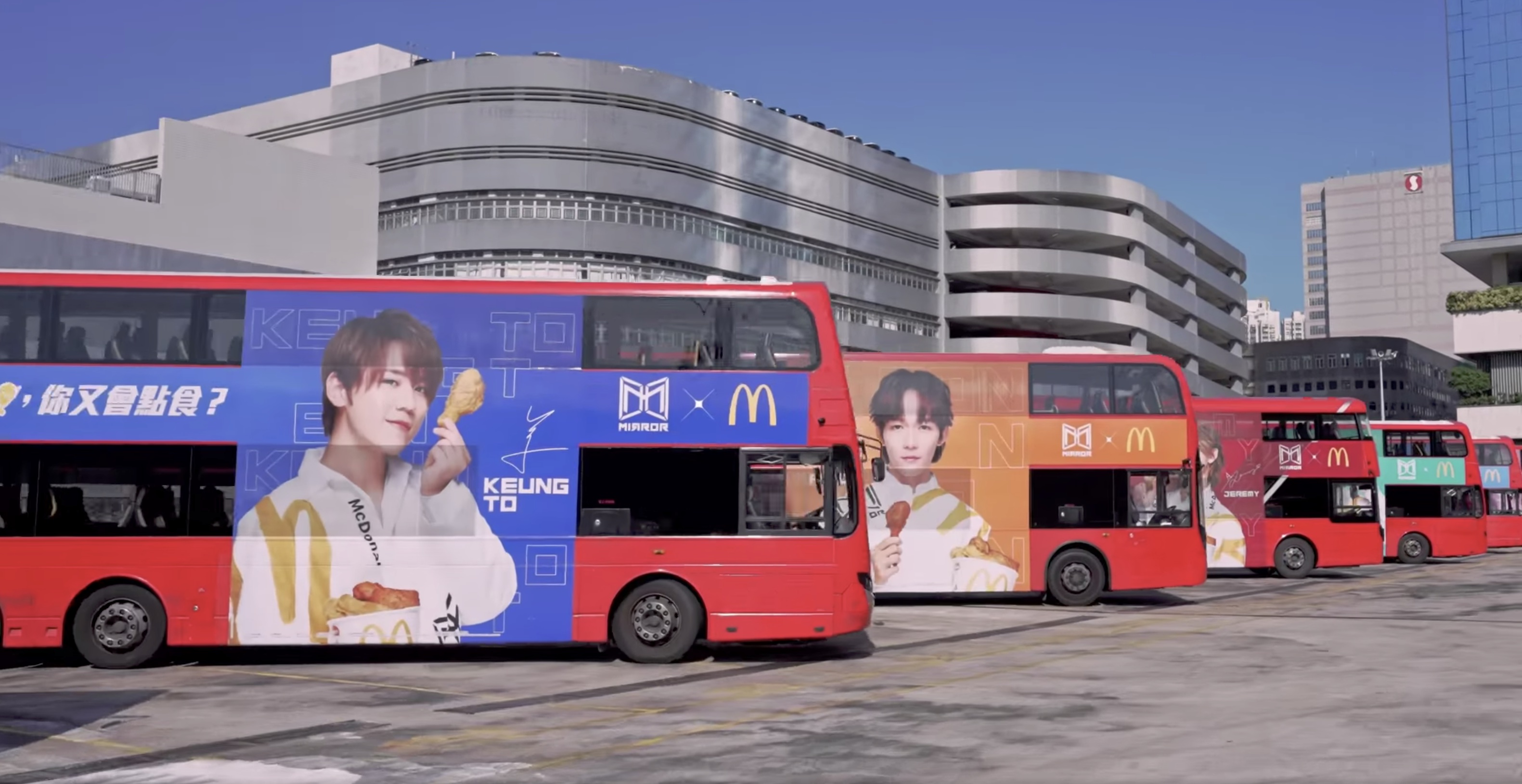 MIRROR McDonald's主題巴士