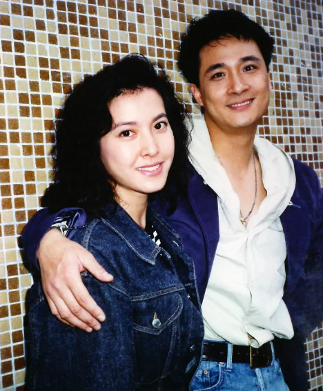 除了演藝事業，李婉華更為人熟知的應該是她與兩位前男友吳鎮宇、何家勁