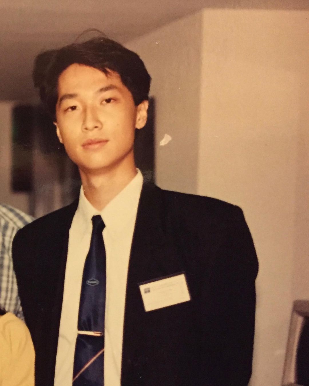 香港土生土長的馬浚偉從小在一個普通的家庭中成長