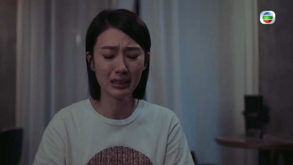 Angel演繹出一個惹人憐愛、溫婉柔弱的女