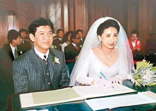 1993年吳婉芳與拍拖7年的富商胡家驊結婚