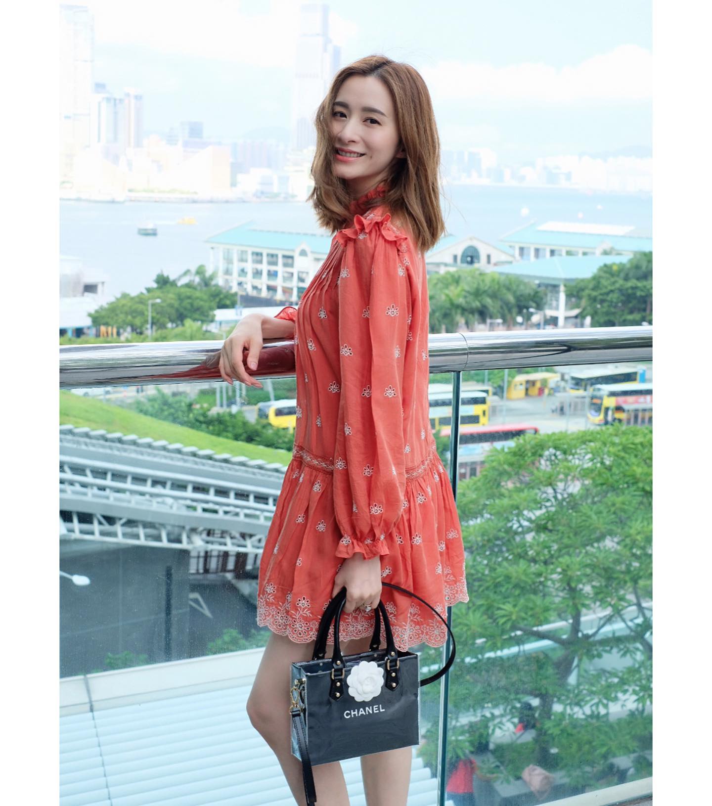 除了Chanel頸鍊,沈卓盈就連Chanel手袋都有。