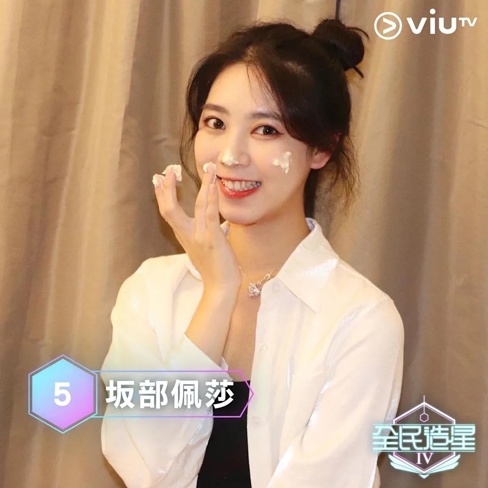 坂部佩莎(莎莎)是一名中日混血兒,爸爸是日本人,媽媽是香港人。