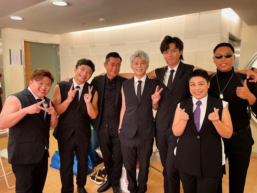 ERROR成員與古天樂合照。