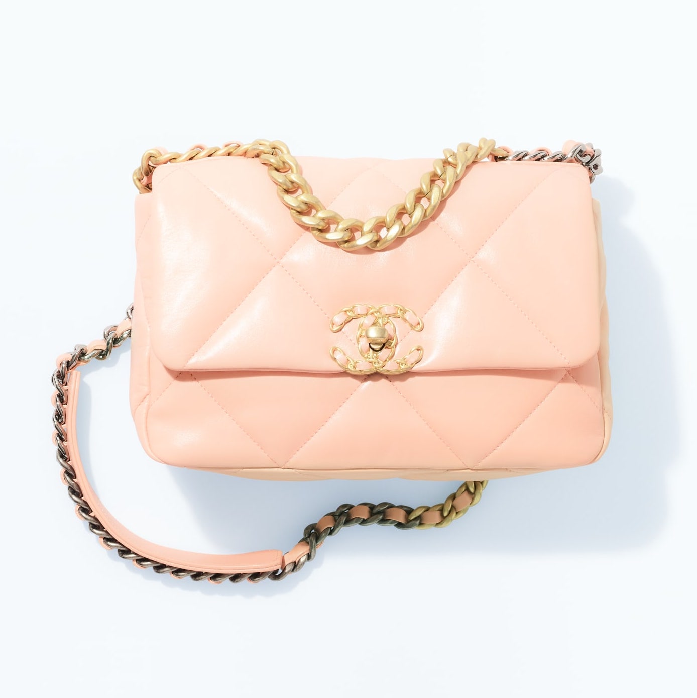 Chanel 推出的季節限定版是不少Chanel忠粉的珍藏對象