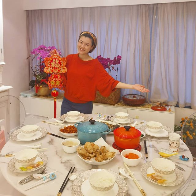 陳豪家中的飯廳好大呀!