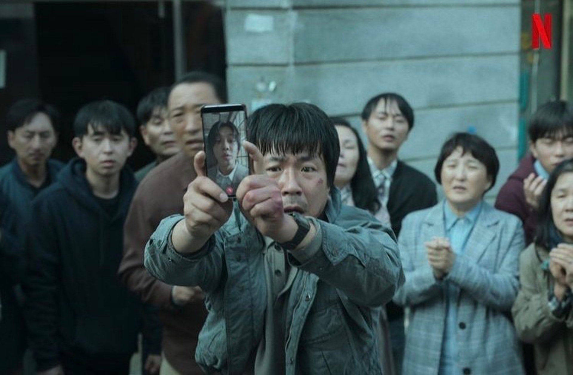 《地獄公使》講述人類在毫無預警的情況下等待地獄使者處決自己