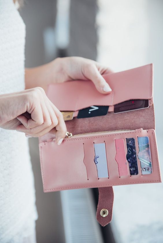 由此可見信用卡已經成為了我們日常中必備的一個救命稻草