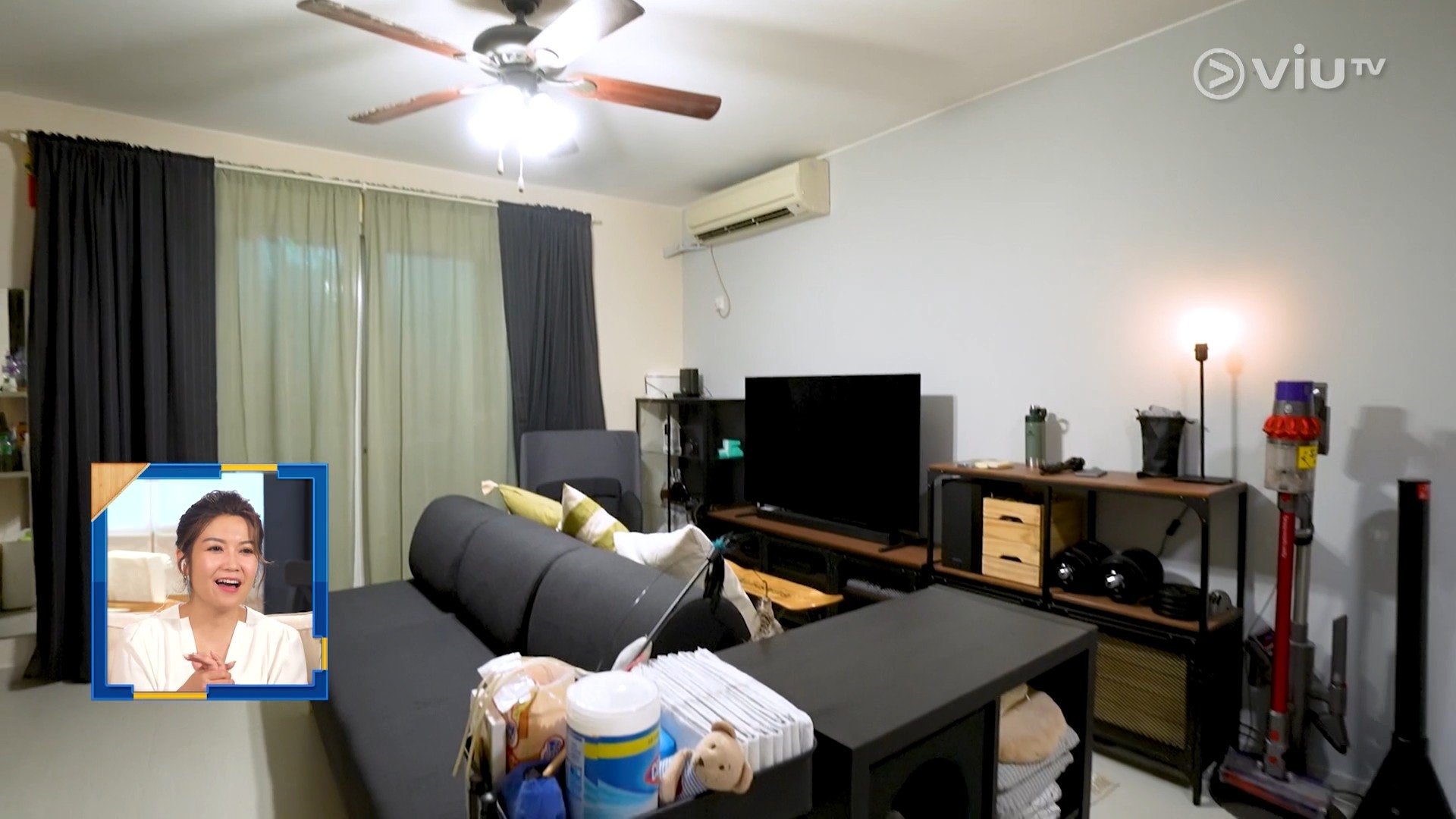 梳化可以隨用途改變位置，例如三人座、六人座或梳代床