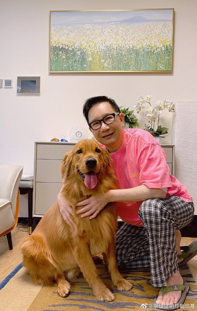 劉培基是香港知名時裝設計師。