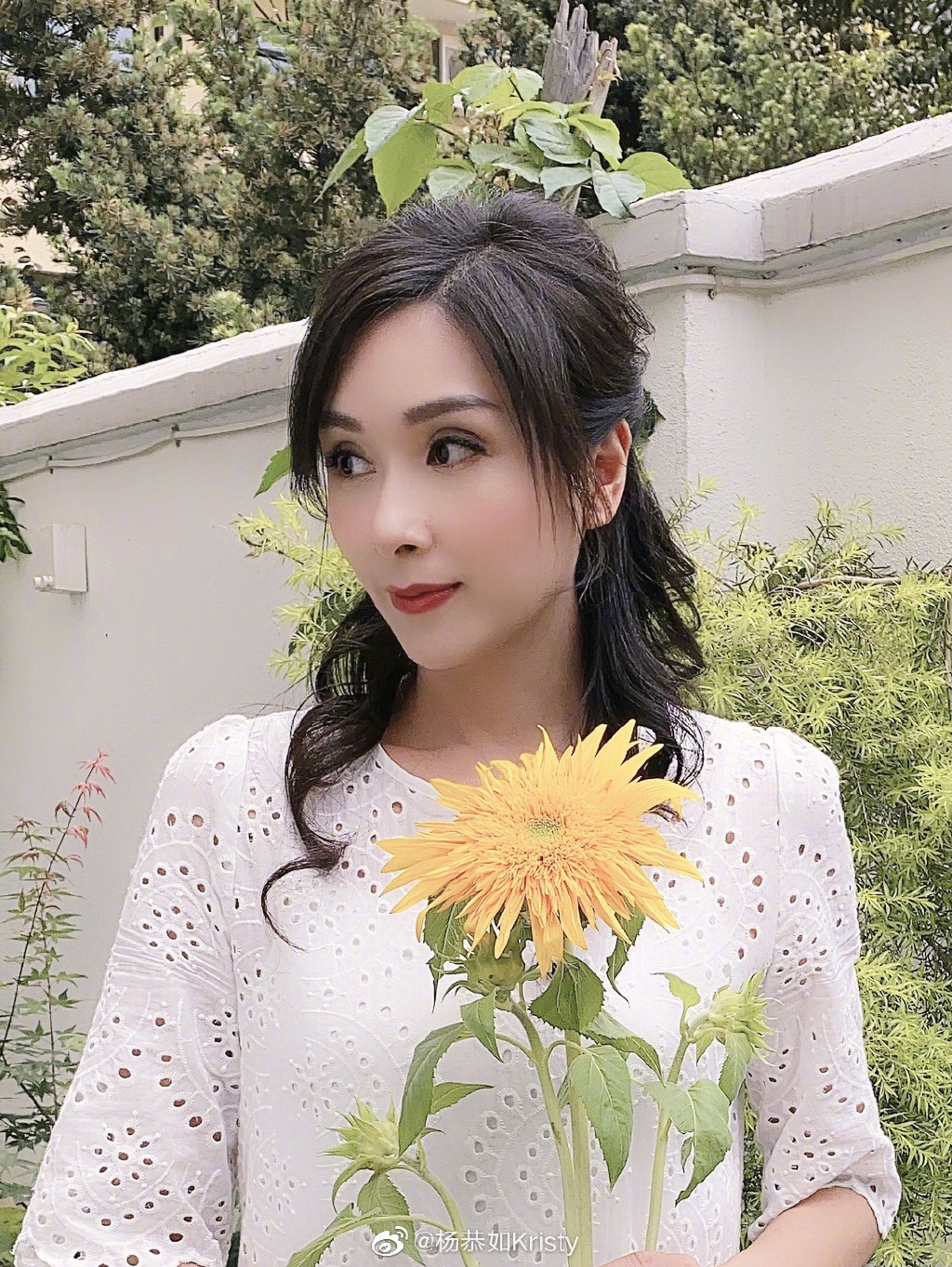 相比起演藝生涯的成就，楊恭如的情史更為豐富，最轟動的莫過於跟前「上海首富」周正毅的一段緋聞